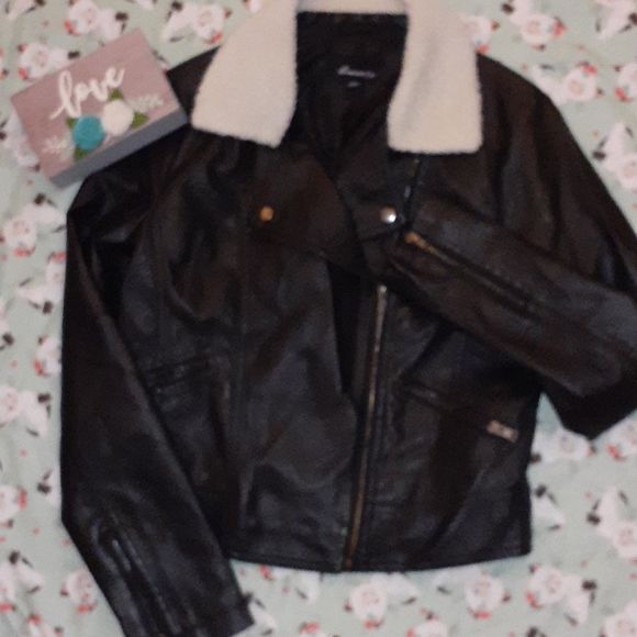 Forever 21 Jackets & Blazers - 🌼5 for $25🦋FOREVER 21 FAUX LEATHER JACKET
